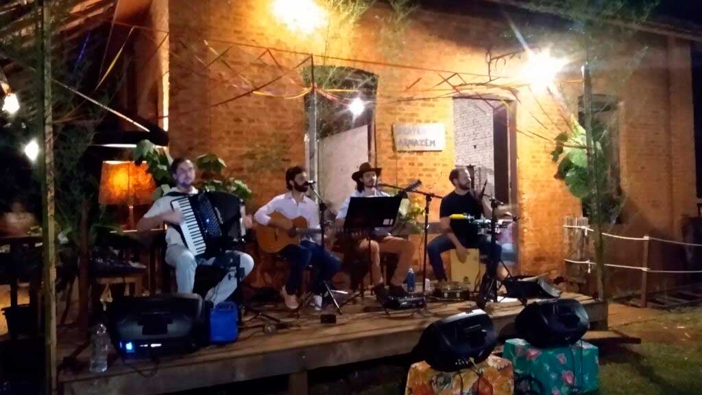 Festão: centenário da Fazenda São Luiz e 20 anos do projeto Arte na Terra