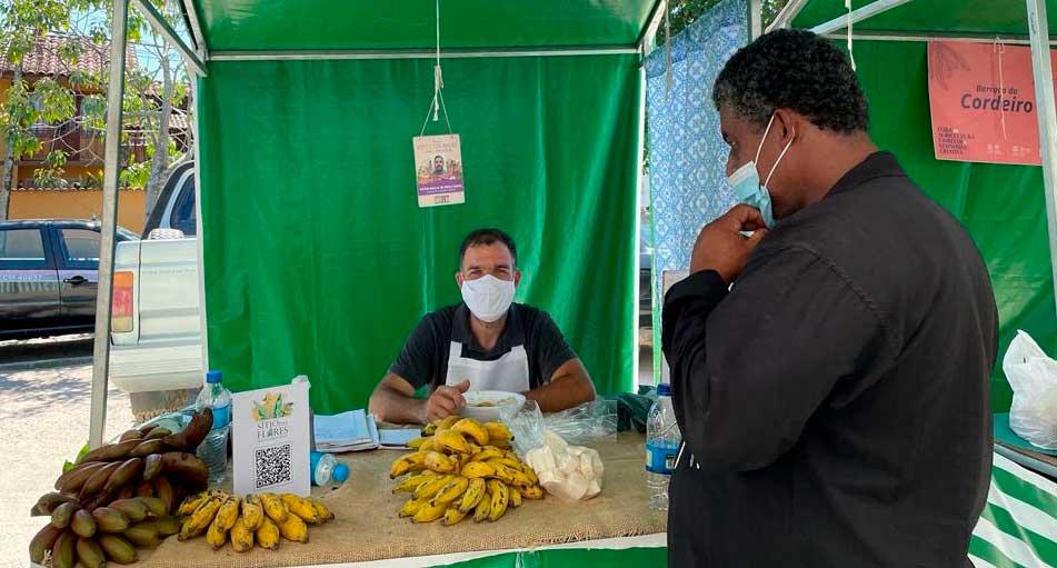 Moeda Alegrias chega ao mercado dos produtores rurais de Paraty