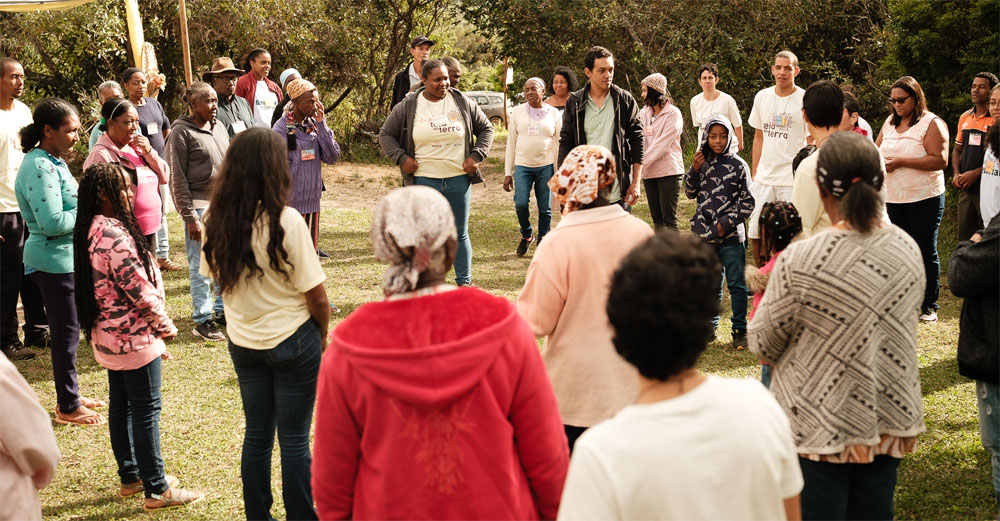 Teia da Terra mostra uma grande rede que transforma alimentos em laços de solidariedade