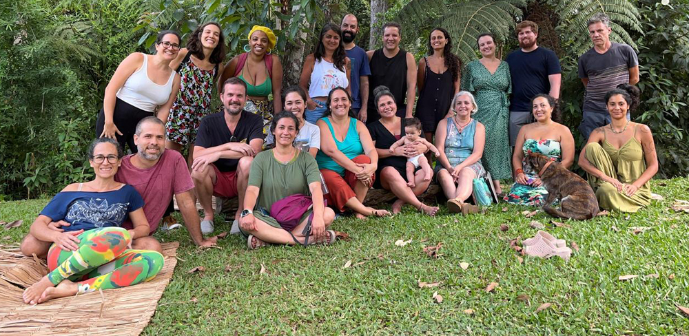 Os adultos também entram na roda da aprendizagem do Colo da Montanha