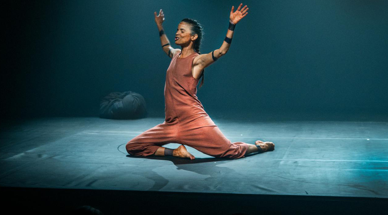 Solo da Cana chega à Europa com a coragem de ser ao mesmo tempo manifesto e conexão internacional