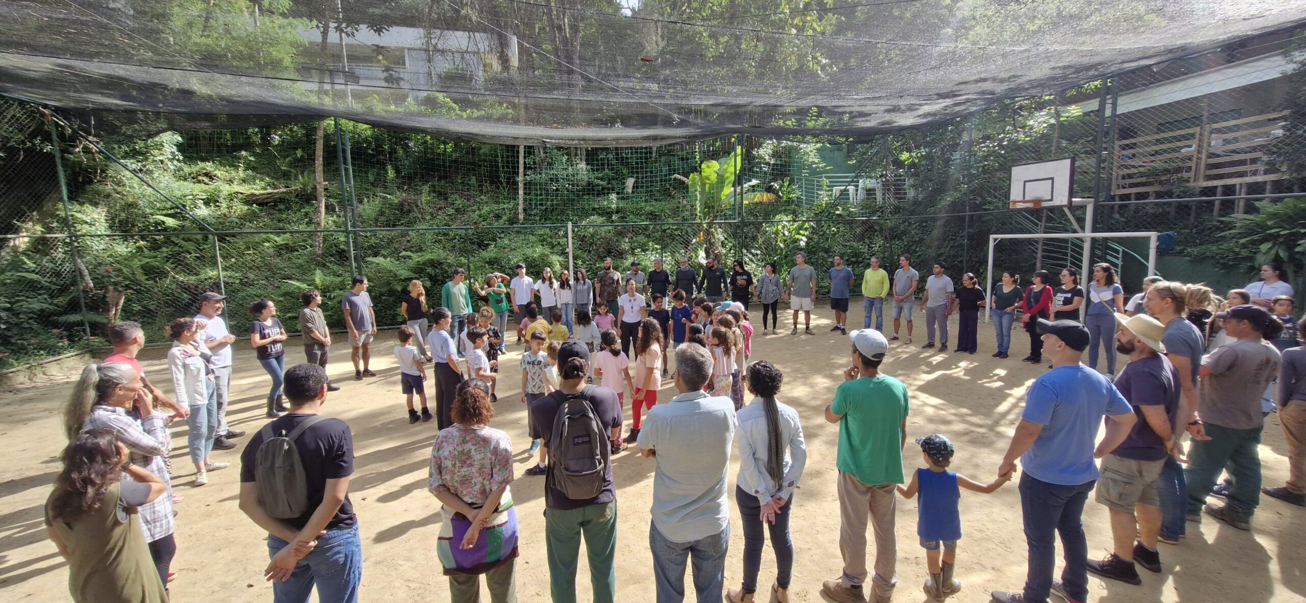 MUTIRÃO NO INOV: construindo comunidade com a mão na massa